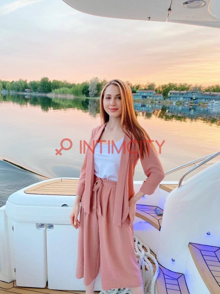 Эскортница Алина